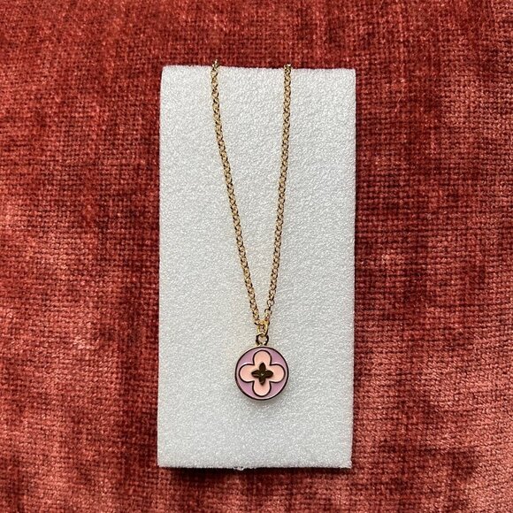 CLOVER Charm Pendant on 18K Gold 22-inch Chain Necklace Pink and Lavender - Picture 1 of 8